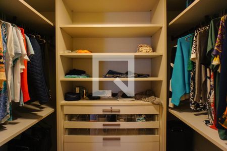 Apartamento à venda com 181m², 3 quartos e 3 vagasCloset da Suíte 2
