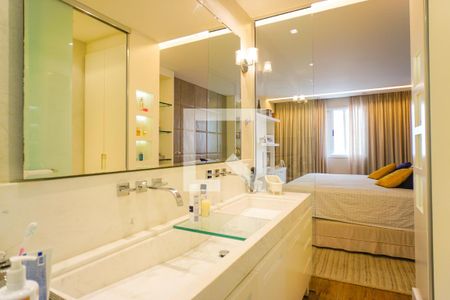 Apartamento à venda com 181m², 3 quartos e 3 vagasBanheiro da Suíte 2