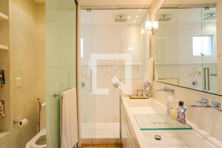 Apartamento à venda com 181m², 3 quartos e 3 vagasBanheiro da Suíte 2