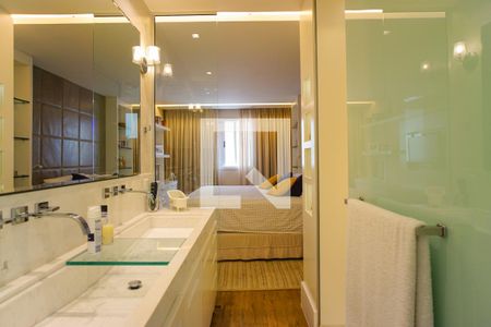 Apartamento à venda com 181m², 3 quartos e 3 vagasBanheiro da Suíte 2