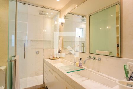 Apartamento à venda com 181m², 3 quartos e 3 vagasBanheiro da Suíte 2