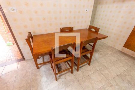 Casa para alugar com 120m², 2 quartos e 2 vagas Casa para alugar com 120m², 2 quartos e 2 vagasMesa