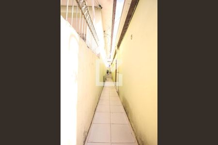 Corredor de casa para alugar com 1 quarto, 35m² em Vila Mazzei, São Paulo