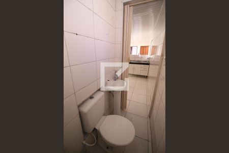 Banheiro de casa para alugar com 1 quarto, 35m² em Vila Mazzei, São Paulo