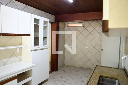 Casa de condomínio para alugar com 280m², 4 quartos e 4 vagasCozinha
