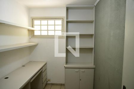 Casa de condomínio para alugar com 280m², 4 quartos e 4 vagasDespensa