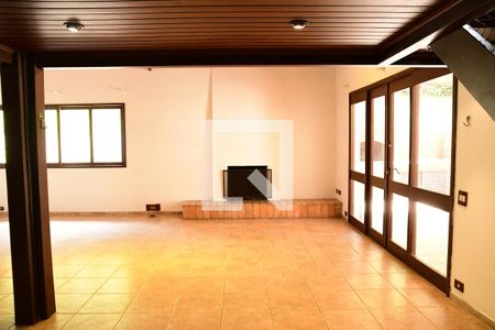 Casa de condomínio para alugar com 280m², 4 quartos e 4 vagasSala