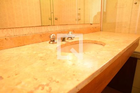 Casa de condomínio para alugar com 280m², 4 quartos e 4 vagasBanheiro Social