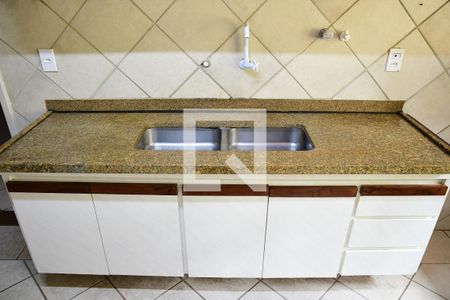 Casa de condomínio para alugar com 280m², 4 quartos e 4 vagasCozinha