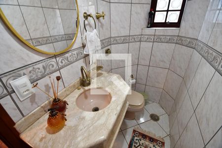 Casa à venda com 340m², 4 quartos e 2 vagasLavabo