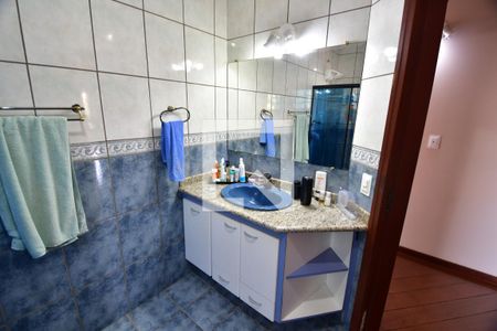 Casa à venda com 340m², 4 quartos e 2 vagasBanheiro 2