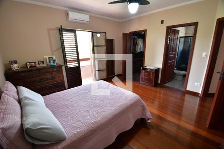 Casa à venda com 340m², 4 quartos e 2 vagasQuarto 4 - Suíte