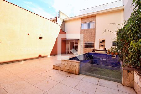 Casa à venda com 240m², 3 quartos e 3 vagasPiscina