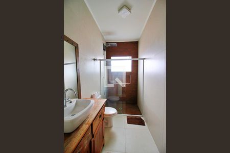 Casa à venda com 240m², 3 quartos e 3 vagasBanheiro da Suíte 1