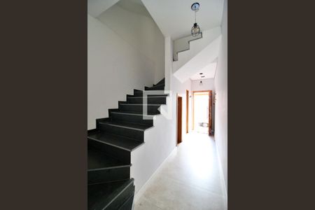 Casa à venda com 240m², 3 quartos e 3 vagasEscada