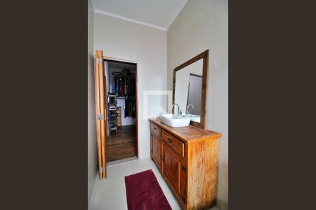 Casa à venda com 240m², 3 quartos e 3 vagasBanheiro da Suíte 1