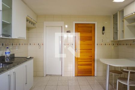 Apartamento para alugar com 120m², 2 quartos e 2 vagasCozinha