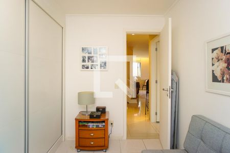 Casa de condomínio à venda com 320m², 6 quartos e 3 vagasQuarto