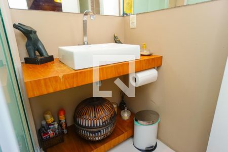 Casa de condomínio à venda com 320m², 6 quartos e 3 vagasBanheiro Social