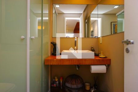 Casa de condomínio à venda com 320m², 6 quartos e 3 vagasBanheiro Social