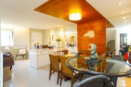 Casa de condomínio à venda com 320m², 6 quartos e 3 vagasSala/Cozinha