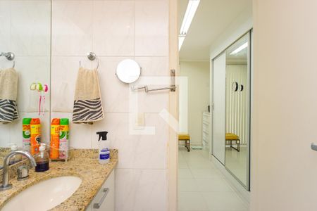 Casa de condomínio à venda com 320m², 6 quartos e 3 vagasBanheiro da Suíte 1