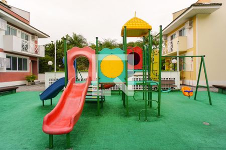 Casa de condomínio à venda com 320m², 6 quartos e 3 vagasÁrea Comum - Playground