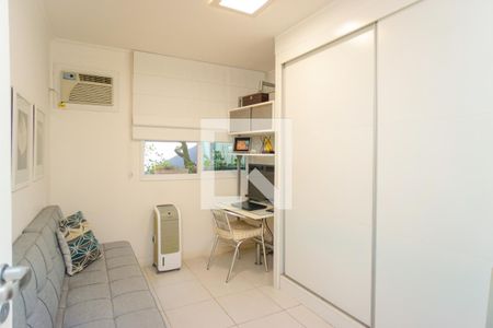 Casa de condomínio à venda com 320m², 6 quartos e 3 vagasQuarto