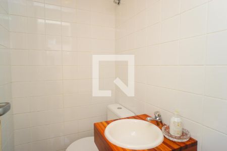 Casa de condomínio à venda com 320m², 6 quartos e 3 vagasBanheiro de Serviço