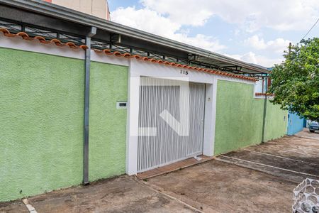 Casa para alugar com 130m², 3 quartos e 6 vagas Casa para alugar com 130m², 3 quartos e 6 vagasFachada