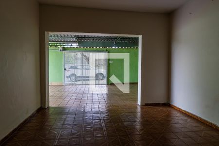 Casa para alugar com 130m², 3 quartos e 6 vagas Casa para alugar com 130m², 3 quartos e 6 vagasGaragem