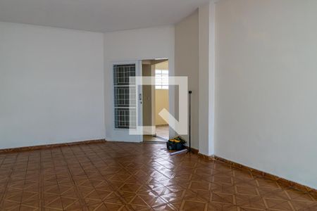 Casa para alugar com 130m², 3 quartos e 6 vagas Casa para alugar com 130m², 3 quartos e 6 vagasGaragem
