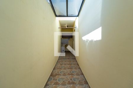 Casa para alugar com 70m², 2 quartos e 1 vagaCorredor Lateral