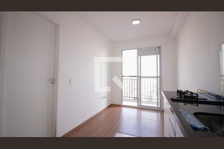 Sala e Cozinha de apartamento à venda com 1 quarto, 31m² em Vila Tolstoi, São Paulo