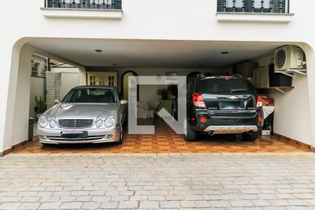 Casa à venda com 320m², 3 quartos e 5 vagas Casa à venda com 320m², 3 quartos e 5 vagasGaragem