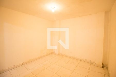 Quarto 2 de casa para alugar com 2 quartos, 52m² em Vila Carmosina, São Paulo