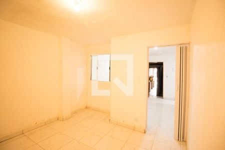 Quarto 2 de casa para alugar com 2 quartos, 52m² em Vila Carmosina, São Paulo
