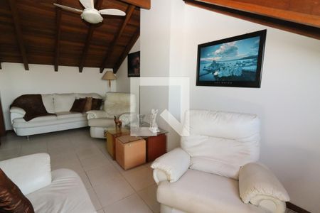 Casa de condomínio à venda com 187m², 3 quartos e 2 vagasSotão da Casa