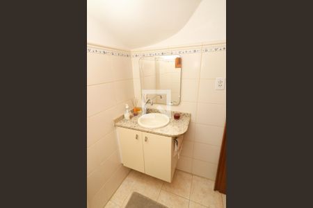 Casa de condomínio à venda com 187m², 3 quartos e 2 vagasLavabo