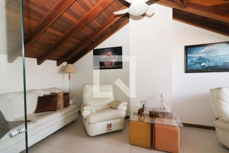 Casa de condomínio à venda com 187m², 3 quartos e 2 vagasSotão da Casa