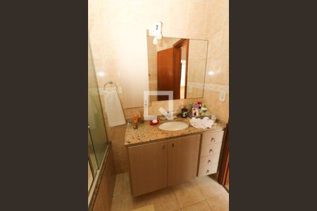 Casa de condomínio à venda com 187m², 3 quartos e 2 vagasBanheiro da Suíte