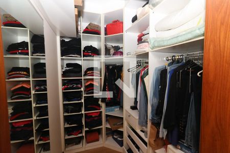 Casa de condomínio à venda com 187m², 3 quartos e 2 vagasCloset da suíte