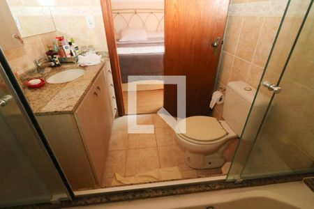 Casa de condomínio à venda com 187m², 3 quartos e 2 vagasBanheiro da Suíte