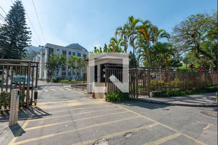 Fachada de apartamento à venda com 2 quartos, 51m² em Jacarepaguá, Rio de Janeiro