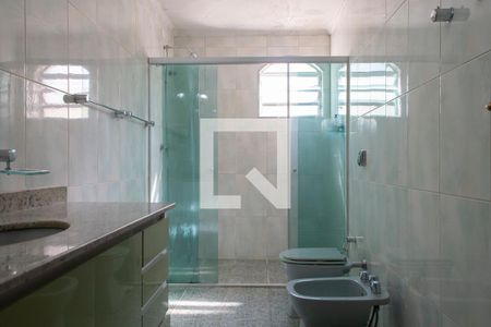 Casa de condomínio à venda com 263m², 4 quartos e 3 vagas Casa de condomínio à venda com 263m², 4 quartos e 3 vagasBanheiro