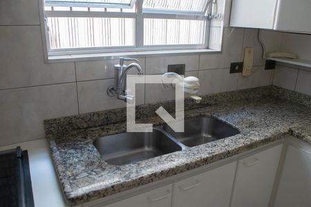 Casa de condomínio à venda com 263m², 4 quartos e 3 vagas Casa de condomínio à venda com 263m², 4 quartos e 3 vagasCozinha