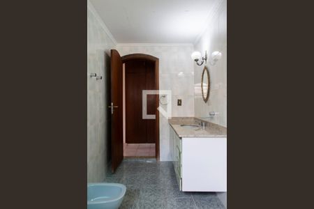 Casa de condomínio à venda com 263m², 4 quartos e 3 vagas Casa de condomínio à venda com 263m², 4 quartos e 3 vagasBanheiro