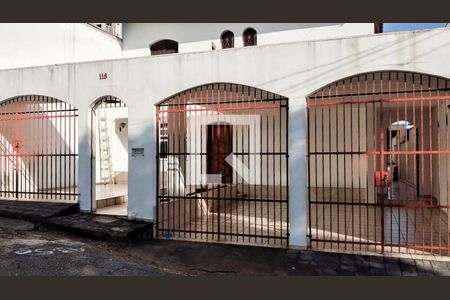 Casa de condomínio à venda com 263m², 4 quartos e 3 vagas Casa de condomínio à venda com 263m², 4 quartos e 3 vagasFachada