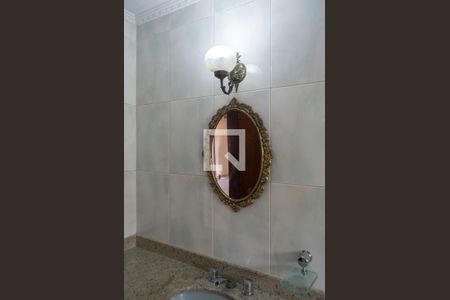 Casa de condomínio à venda com 263m², 4 quartos e 3 vagas Casa de condomínio à venda com 263m², 4 quartos e 3 vagasBanheiro