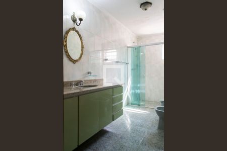 Casa de condomínio à venda com 263m², 4 quartos e 3 vagas Casa de condomínio à venda com 263m², 4 quartos e 3 vagasBanheiro